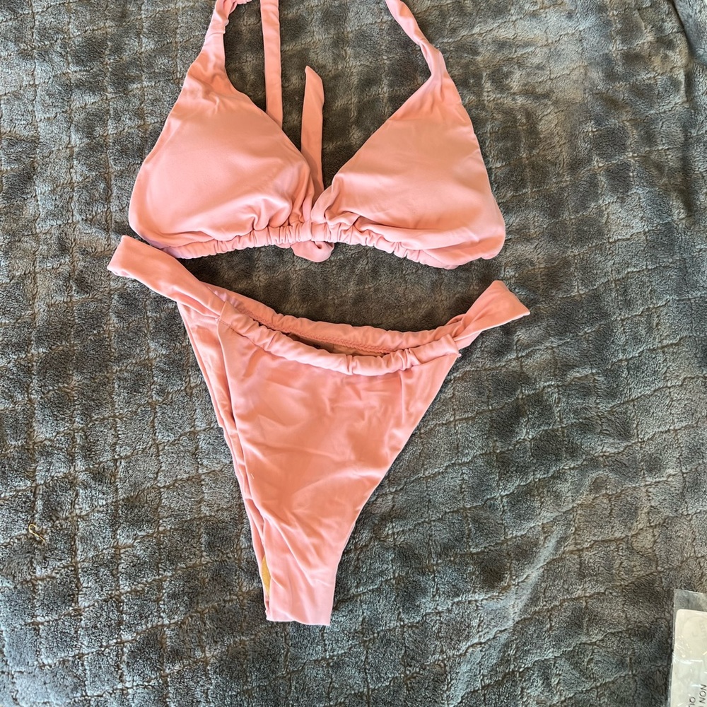 🏖🏝 Pink two-piece cheeky swim suit 🏝🏖